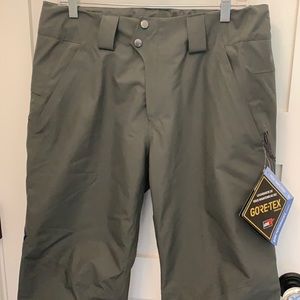 Brand new, Patagonia insulated snow pants!